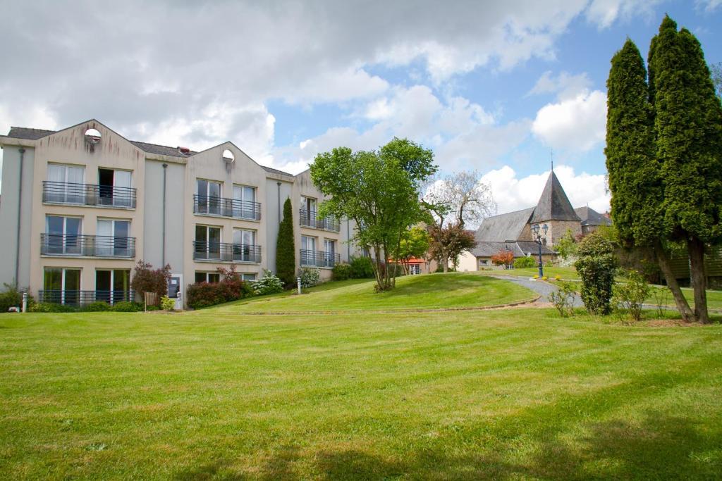 Logis L'Ermitage Hotel & Restaurant Saulges Exterior foto