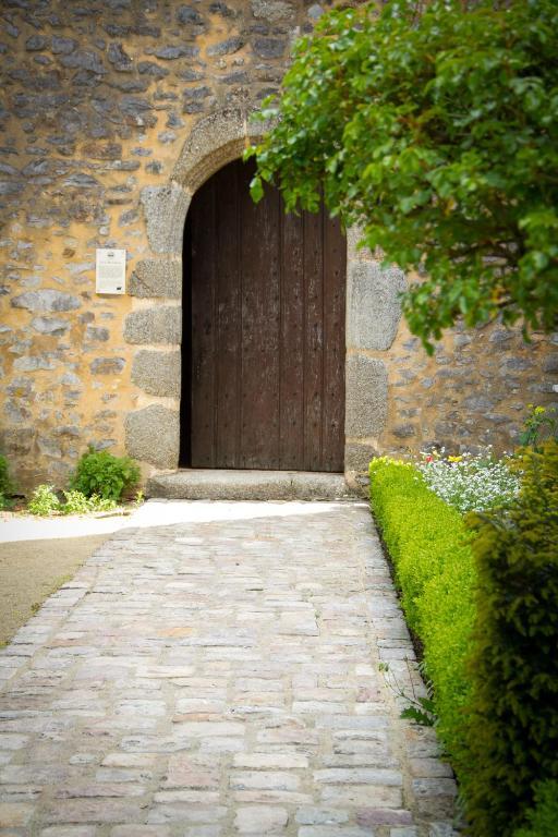 Logis L'Ermitage Hotel & Restaurant Saulges Exterior foto