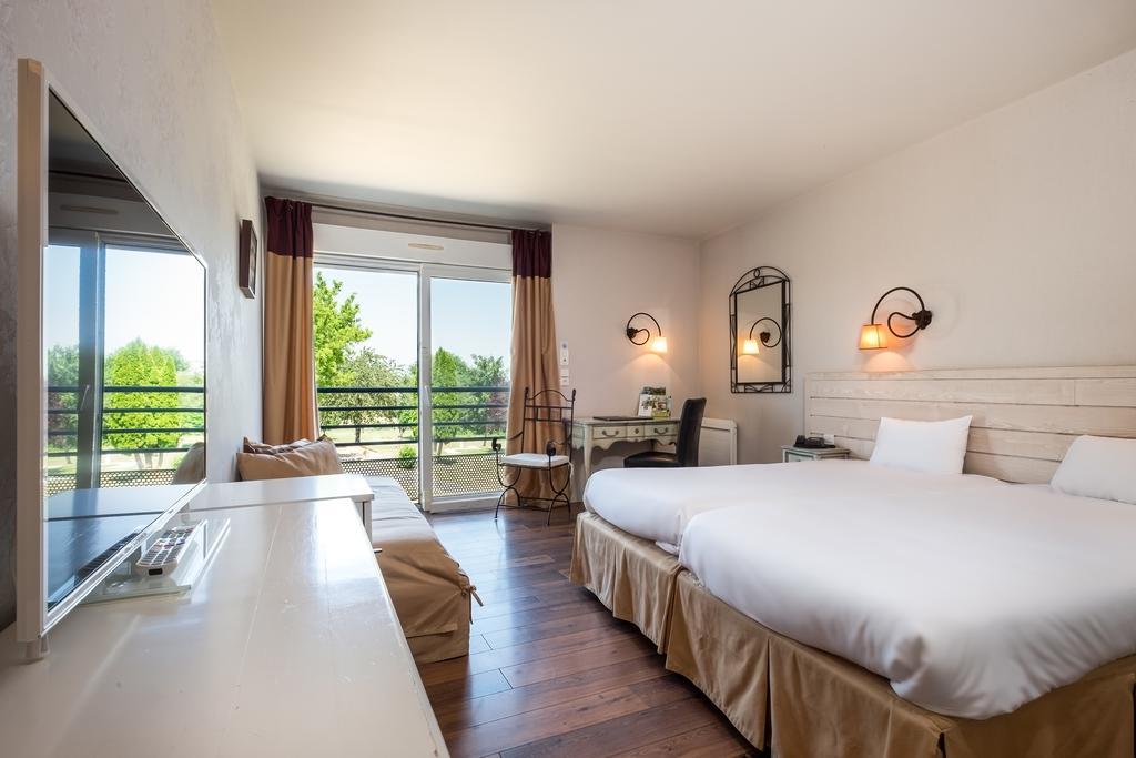 Logis L'Ermitage Hotel & Restaurant Saulges Exterior foto