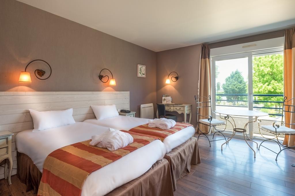 Logis L'Ermitage Hotel & Restaurant Saulges Exterior foto