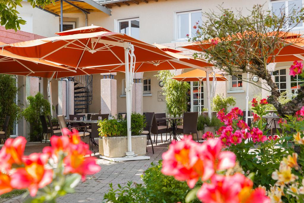 Logis L'Ermitage Hotel & Restaurant Saulges Exterior foto