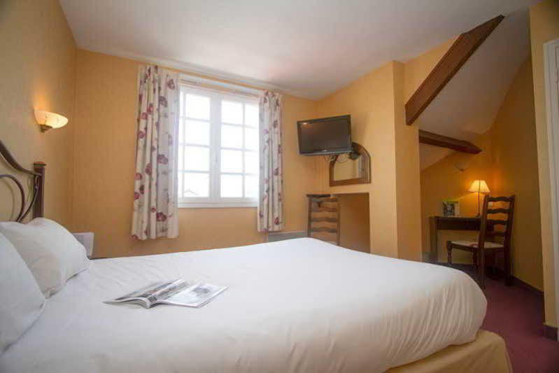 Logis L'Ermitage Hotel & Restaurant Saulges Exterior foto