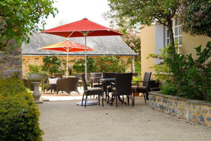 Logis L'Ermitage Hotel & Restaurant Saulges Exterior foto