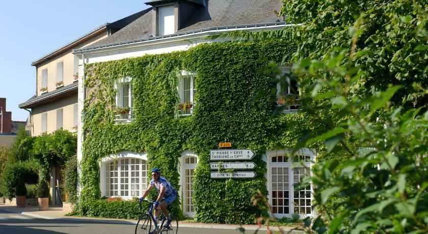 Logis L'Ermitage Hotel & Restaurant Saulges Exterior foto