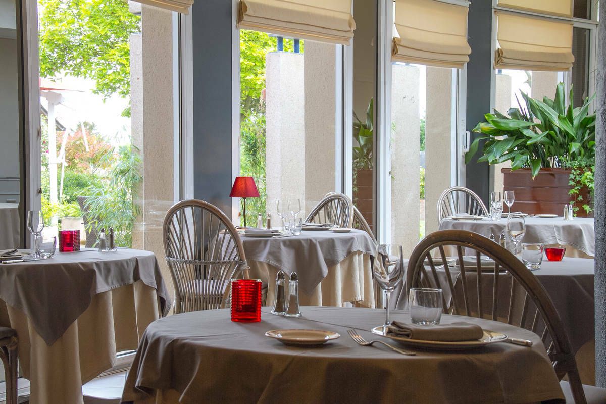 Logis L'Ermitage Hotel & Restaurant Saulges Exterior foto